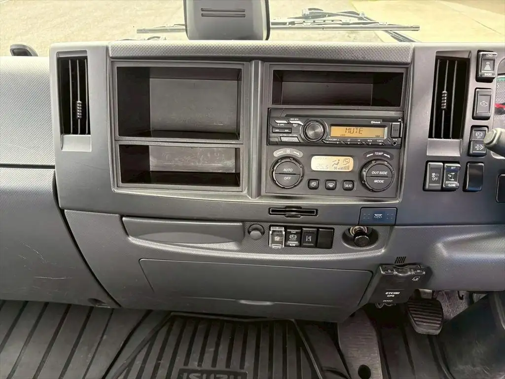 いすゞ フォワード 中型/増トン 平ボディ ベッド 2PG-FRR90S2の中古トラック画像14