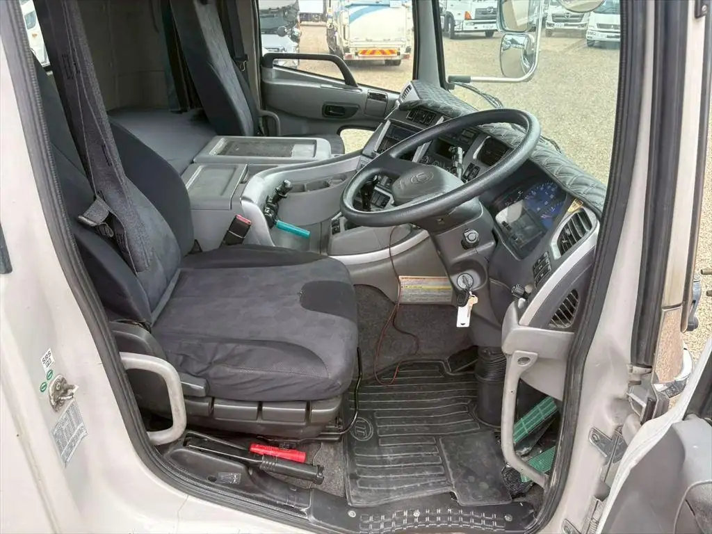 日産UD クオン 大型 トラクター ハイルーフ 1デフの中古トラック画像12