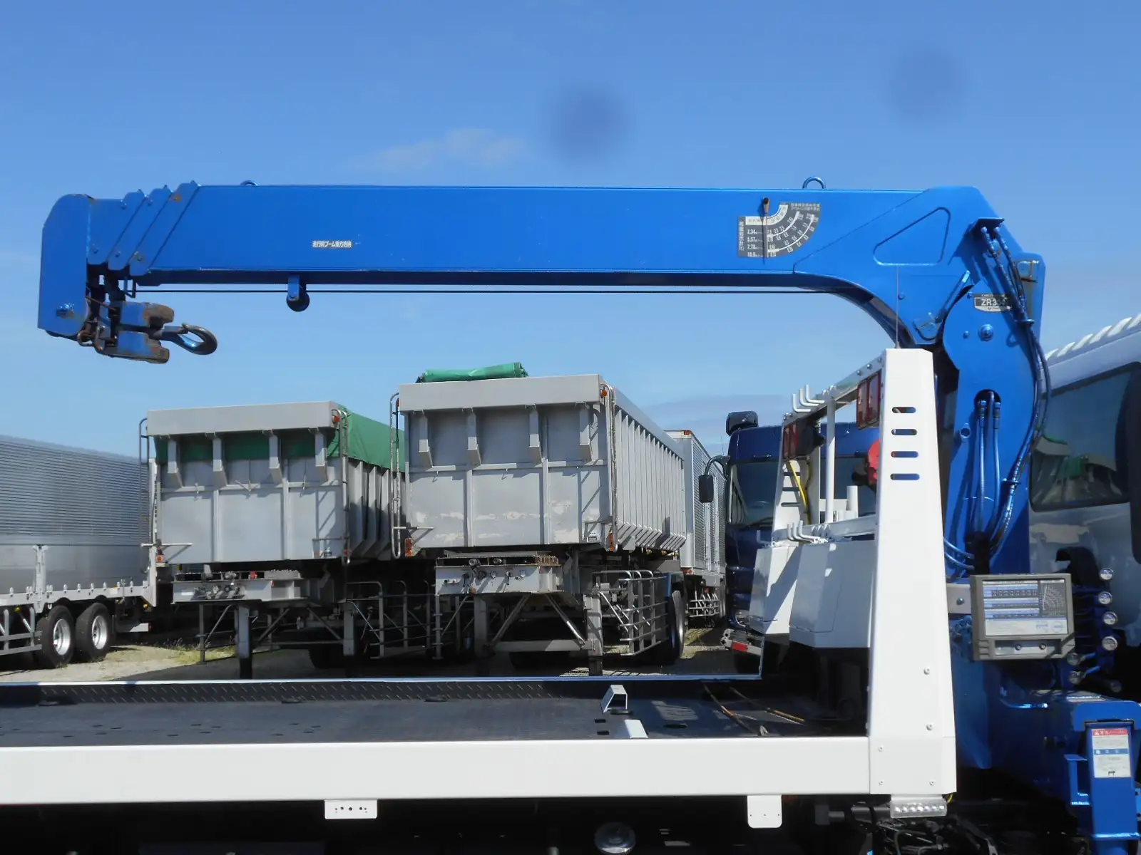日野 レンジャー 中型/増トン 車両重機運搬 4段クレーン ラジコンの中古トラック画像9