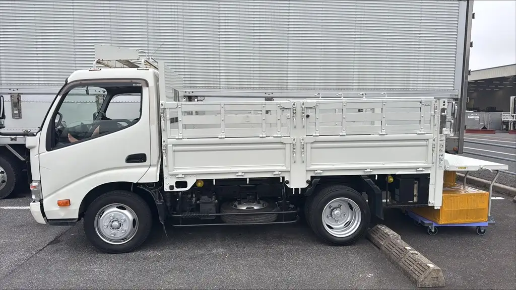 日野 デュトロ 小型 平ボディ パワーゲート NBG-BZU600Mの中古トラック画像2