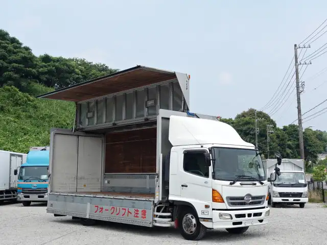 日野 レンジャー 中型/増トン ウイング 床鉄板 ベッド の中古トラック【車両No.192386】