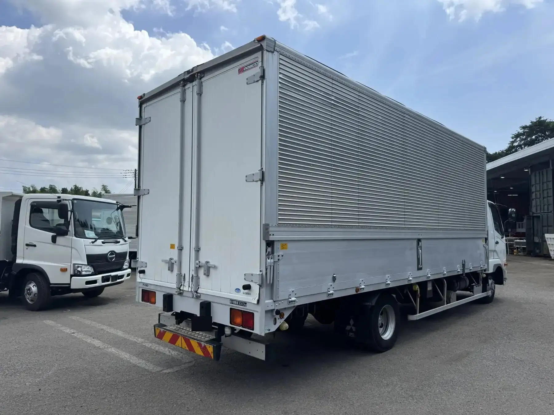 三菱 ファイター 中型/増トン ウイング ベッド TKG-FK61Fの中古トラック画像3