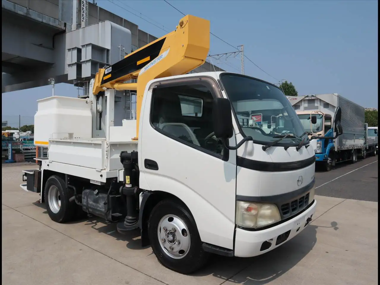 日野 デュトロ 小型 高所・建柱車 高所作業車 PB-XZU301Xの中古トラック画像2