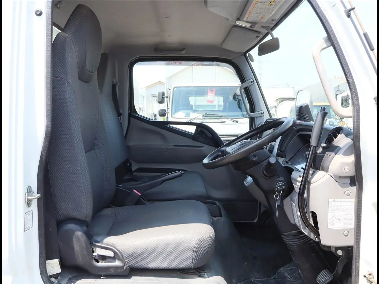 日産 アトラス 小型 ダンプ 2RG-FBA3W R2の中古トラック画像9