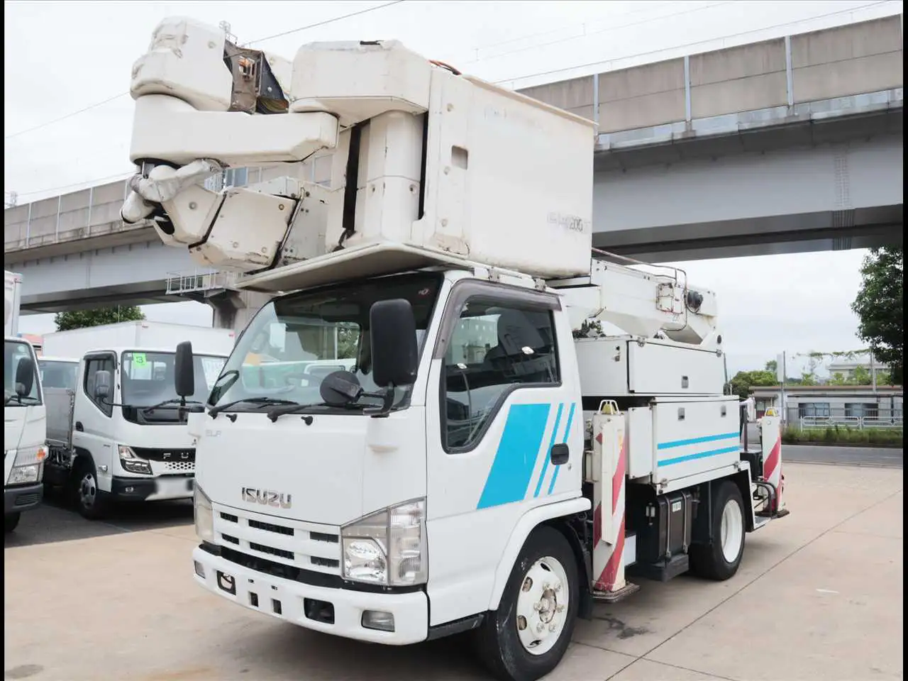 いすゞ エルフ 小型 高所・建柱車 高所作業車 電工仕様 の中古トラック【車両No.192622】