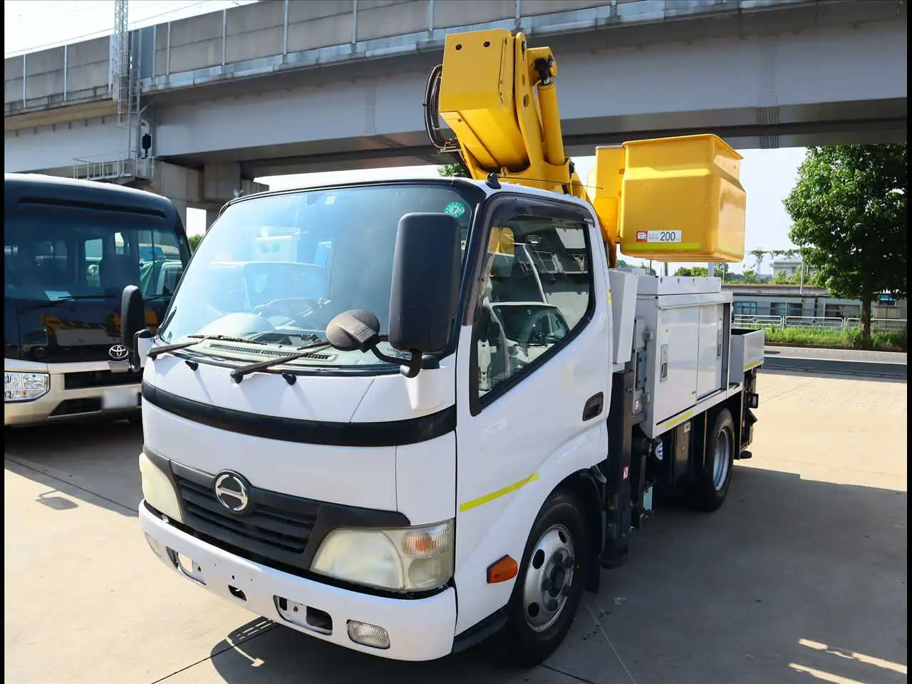 日野 デュトロ 小型 高所・建柱車 高所作業車 電工仕様 の中古トラック【車両No.192625】