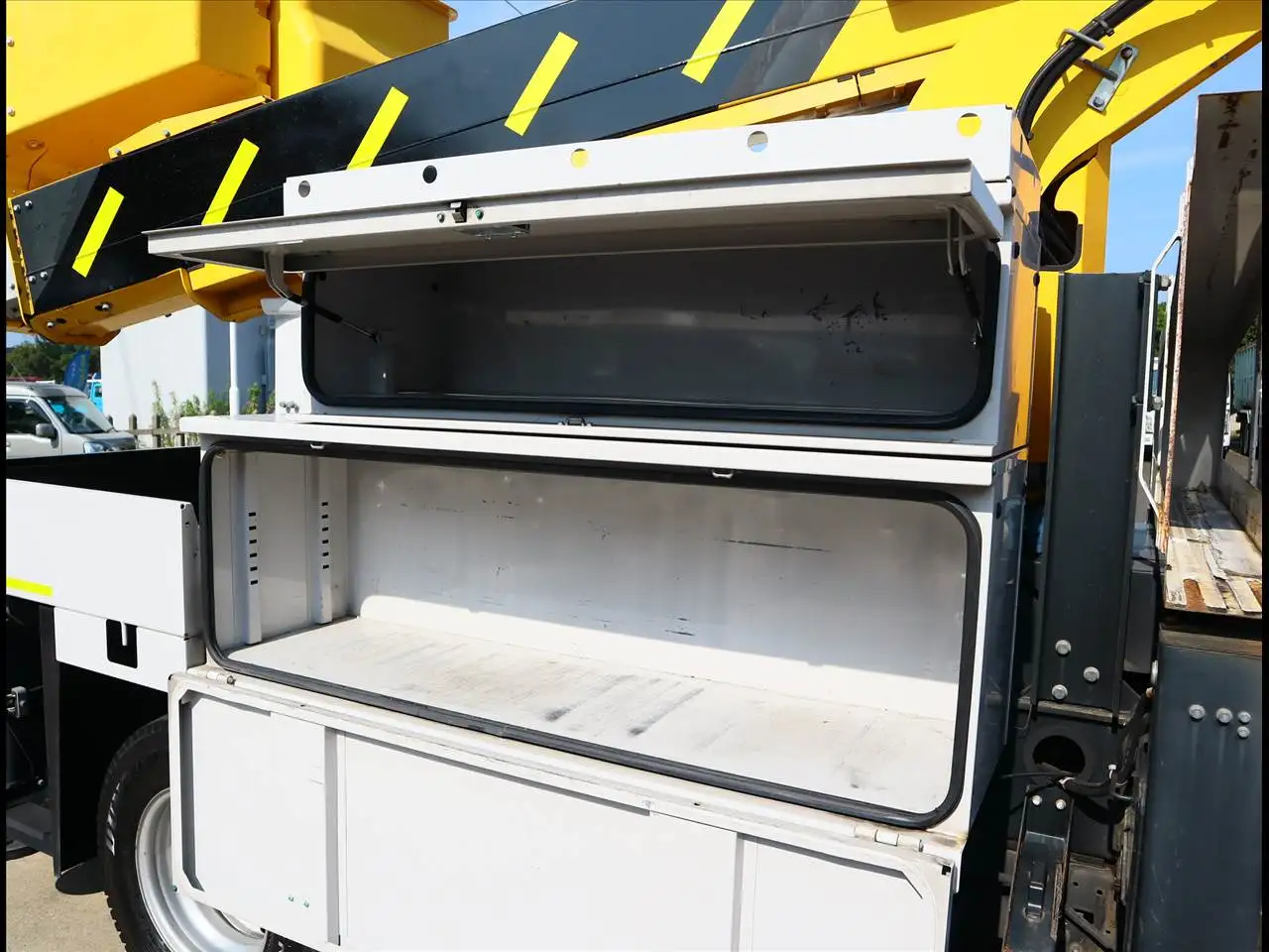 日野 デュトロ 小型 高所・建柱車 高所作業車 電工仕様の中古トラック画像6