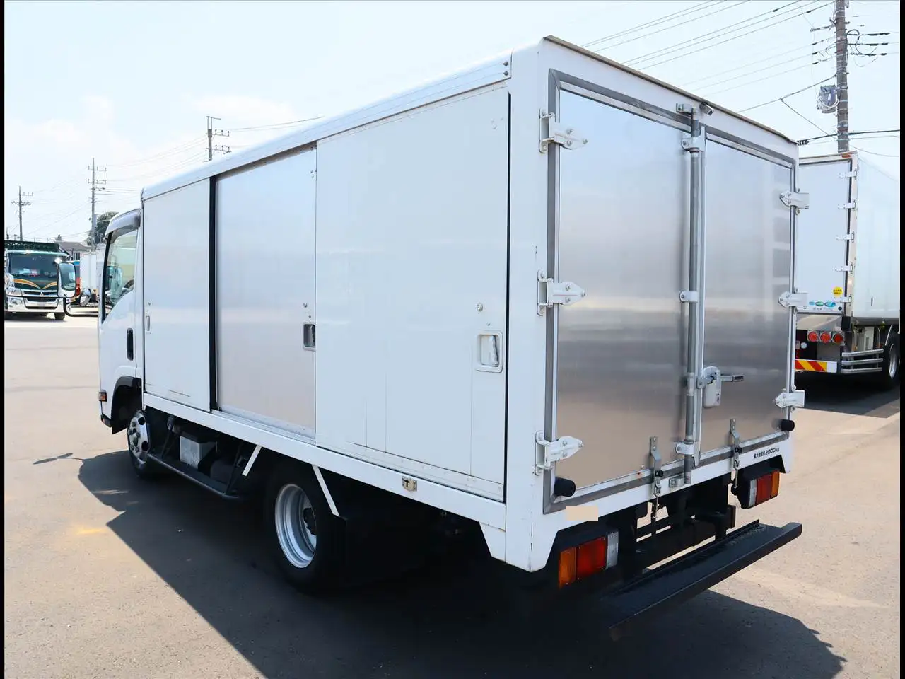 いすゞ エルフ 小型 アルミバン ボトルカー サイドドアの中古トラック画像4