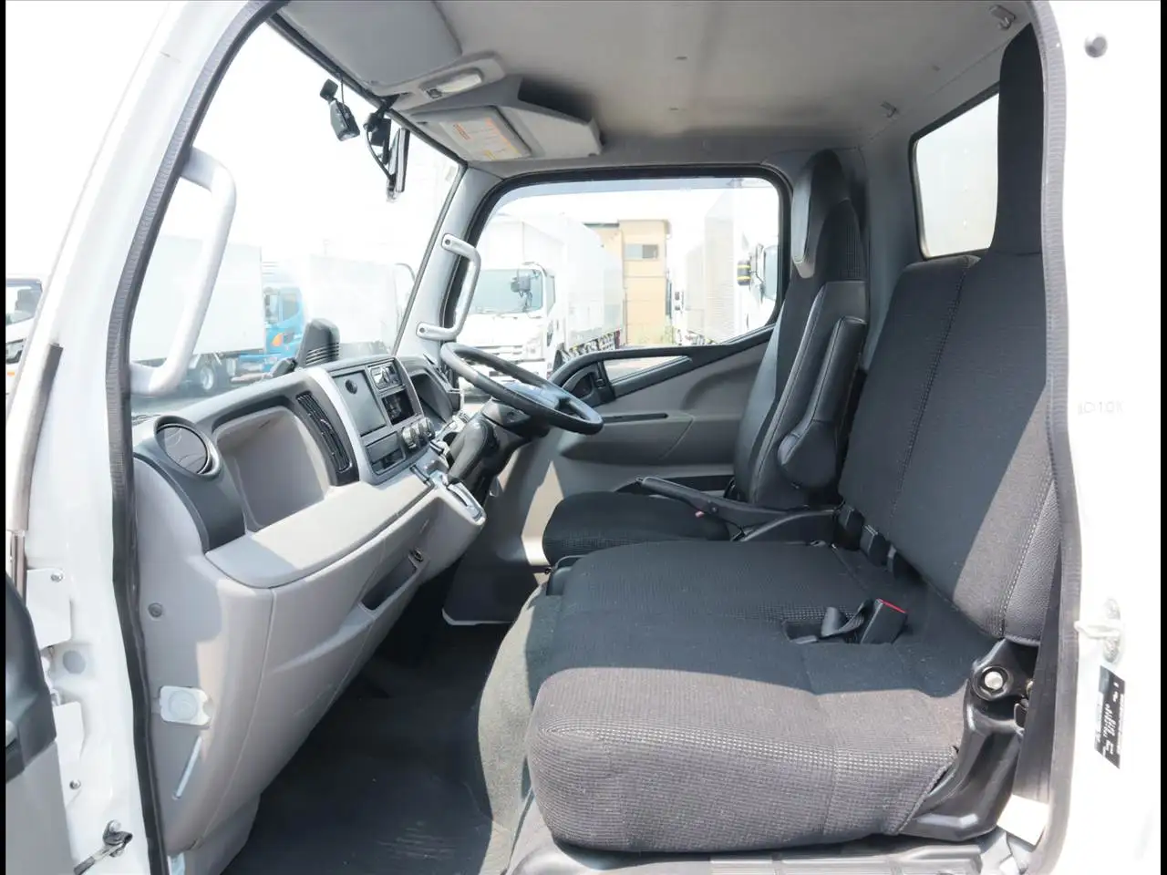 三菱 キャンター 小型 アルミバン TPG-FBA20 H31/R1の中古トラック画像12
