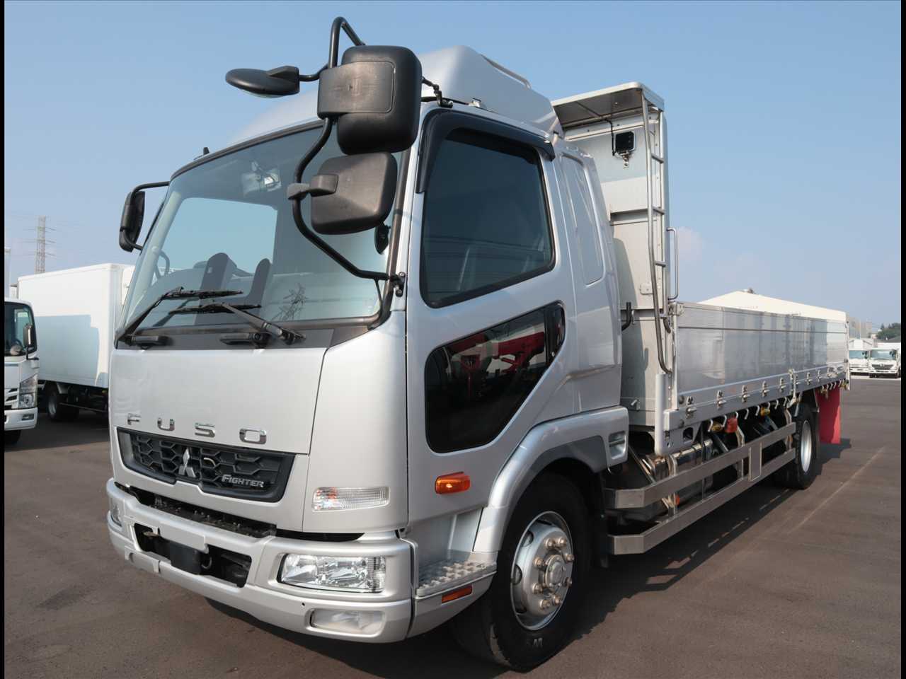 三菱 ファイター 中型/増トン 平ボディ 床鉄板 ベッド の中古トラック【車両No.168768】