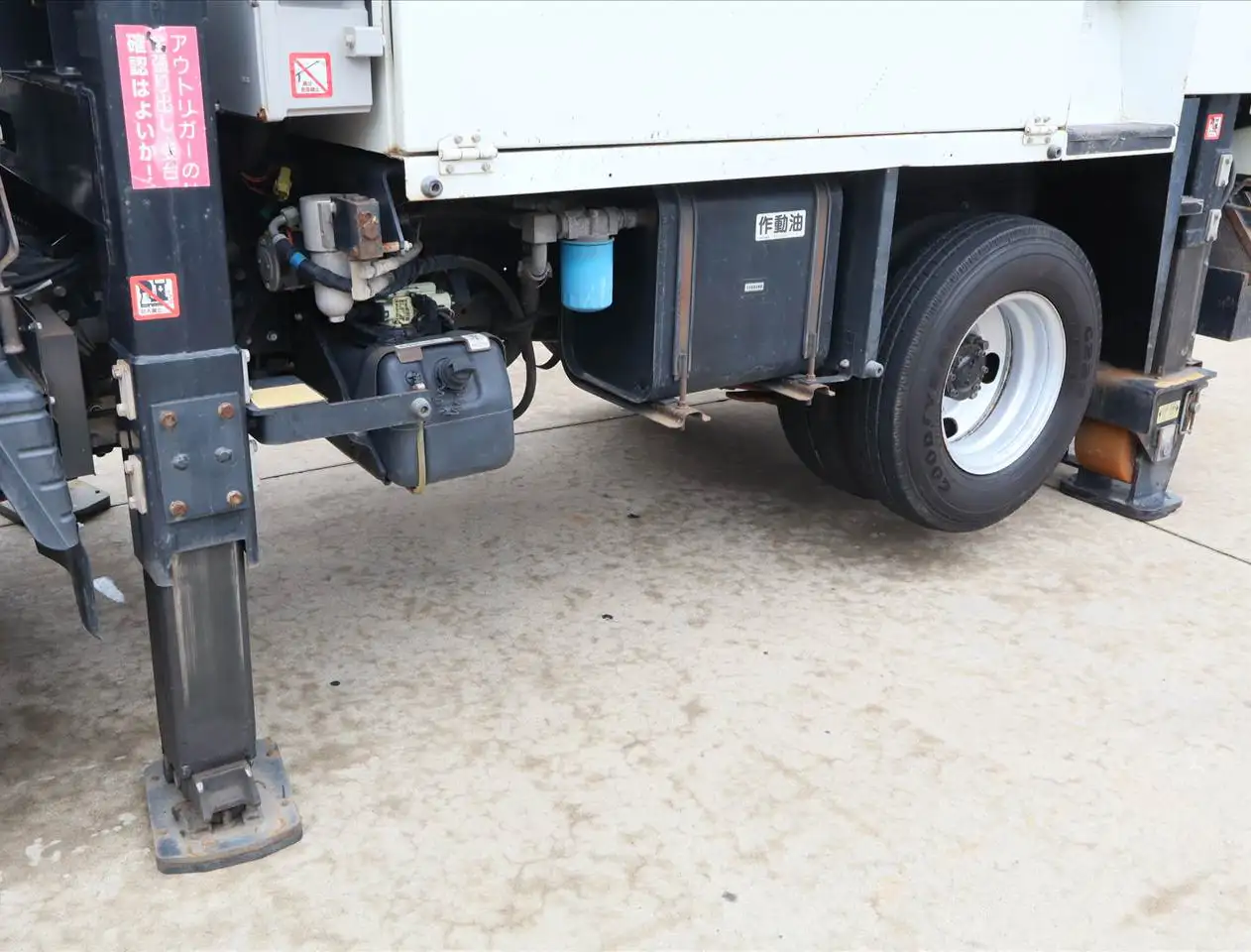 三菱 キャンター 小型 高所・建柱車 高所作業車 電工仕様の中古トラック画像12