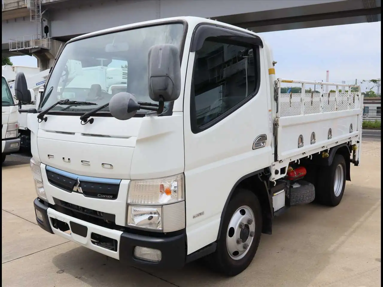 三菱 キャンター 小型 平ボディ パワーゲート 床鉄板 の中古トラック【車両No.192559】