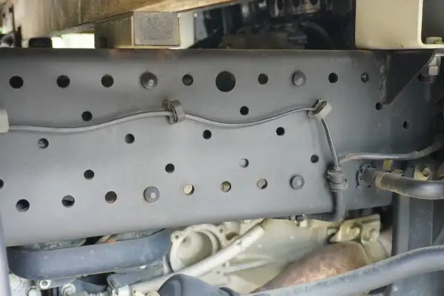 いすゞ エルフ 小型 平ボディ パワーゲート 床鉄板の中古トラック画像18