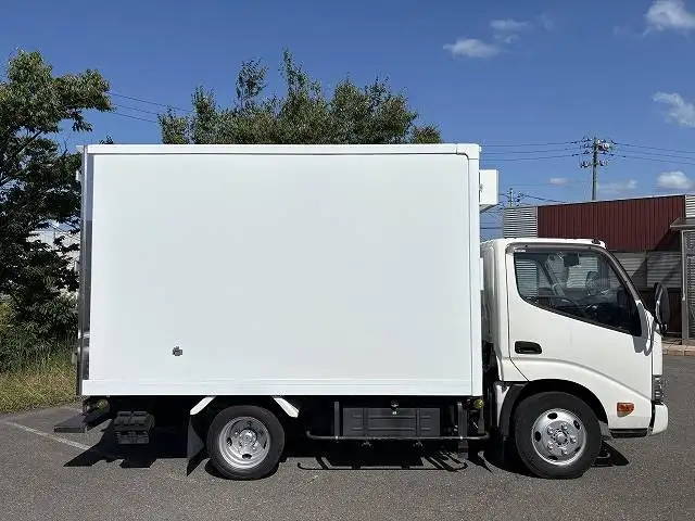 日野 デュトロ 小型 冷凍冷蔵 中温 床ステンの中古トラック画像4