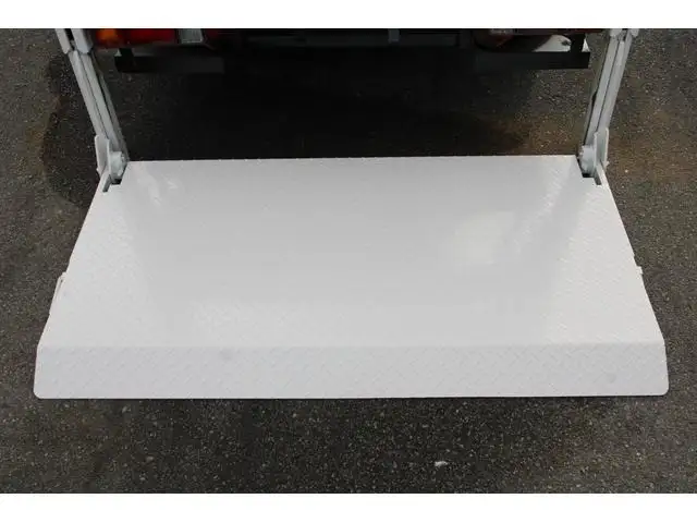 いすゞ エルフ 小型 平ボディ パワーゲート 床鉄板の中古トラック画像10