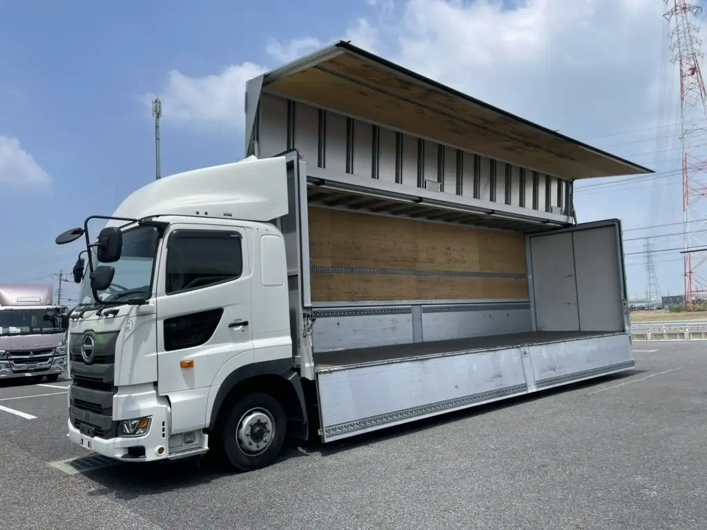 日野 プロフィア 大型 ウイング エアサス ベッドの中古トラック画像5
