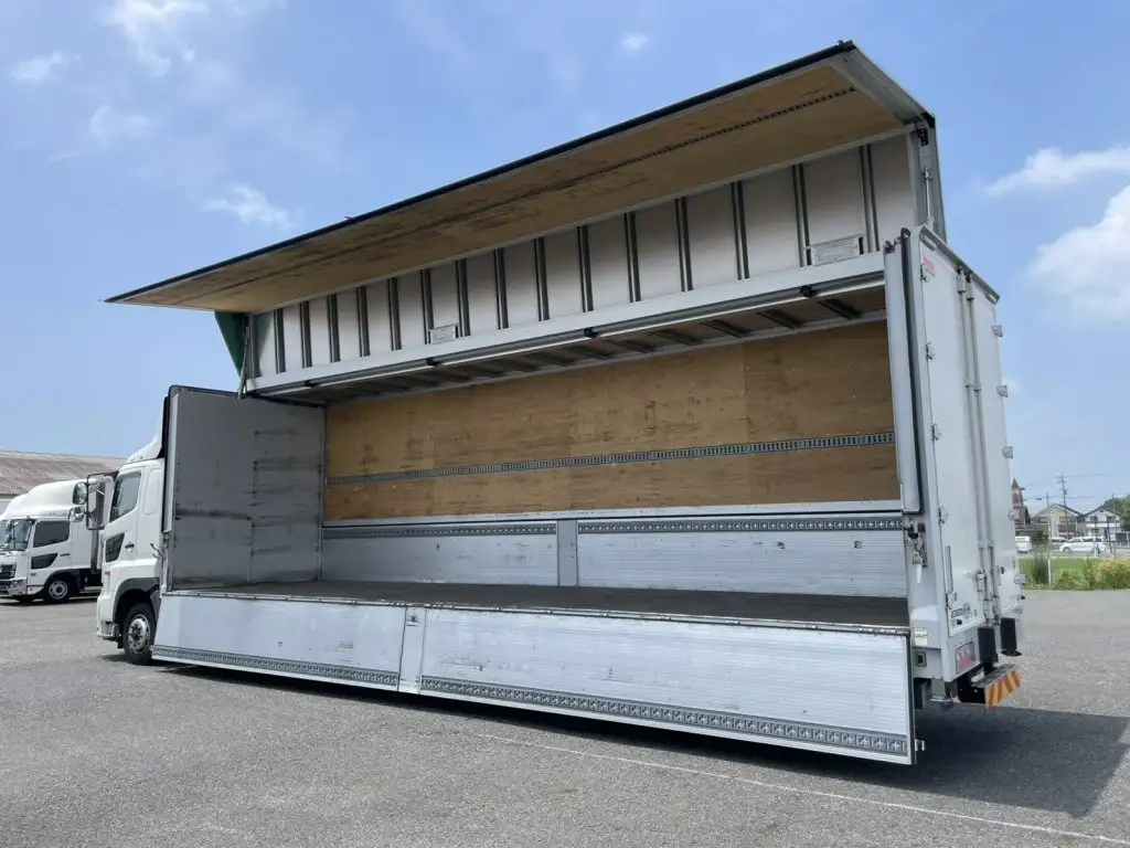 日野 プロフィア 大型 ウイング エアサス ベッドの中古トラック画像6