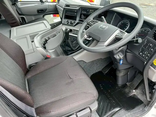 日産UD クオン 大型 トラクター ハイルーフ 1デフの中古トラック画像11