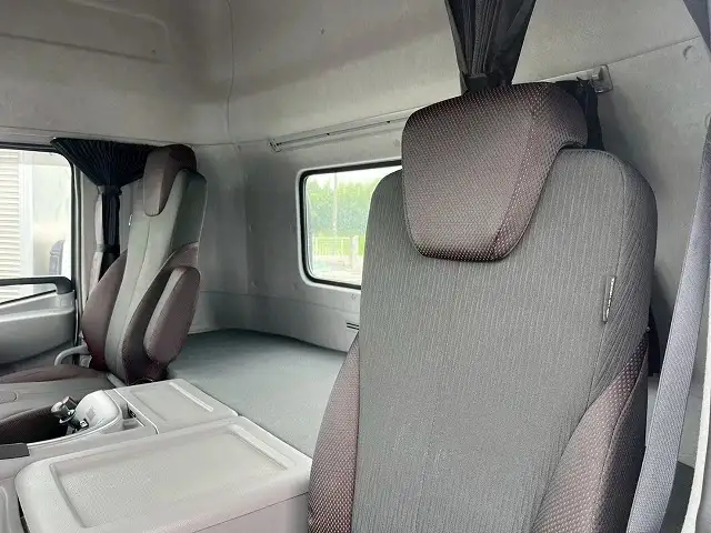 日産UD クオン 大型 トラクター ハイルーフ 1デフの中古トラック画像12
