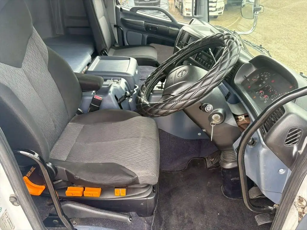 日野 プロフィア 大型 トラクター ハイルーフ 1デフの中古トラック画像12