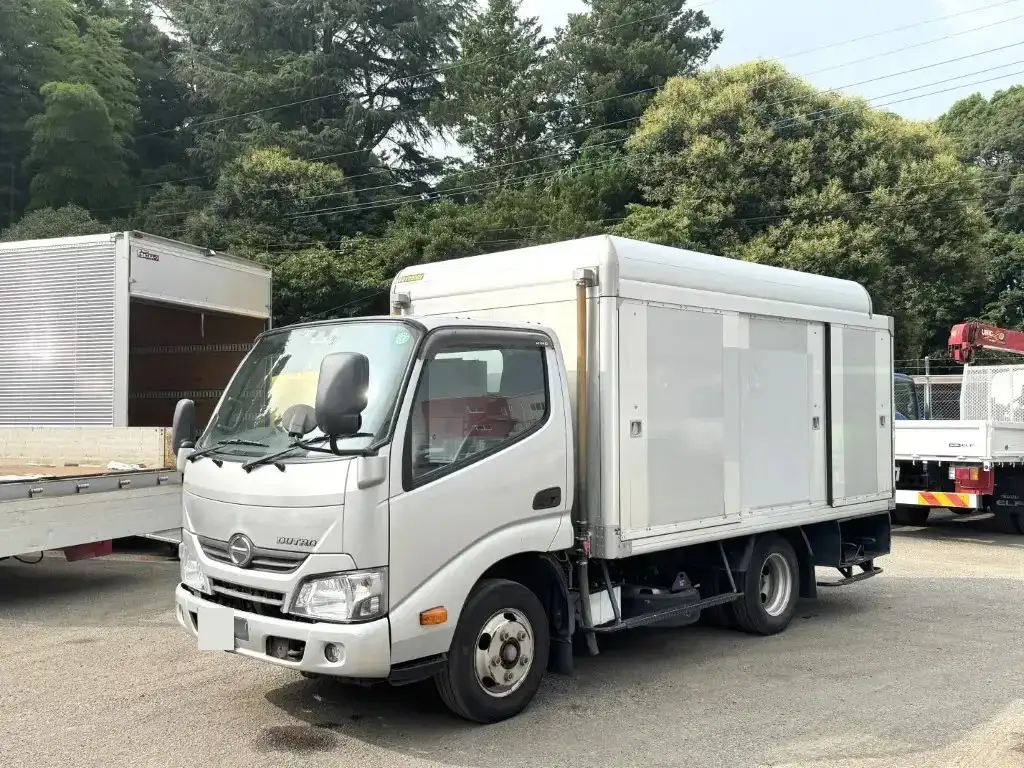 日野 デュトロ 小型 アルミバン ボトルカー サイドドアの中古トラック画像1