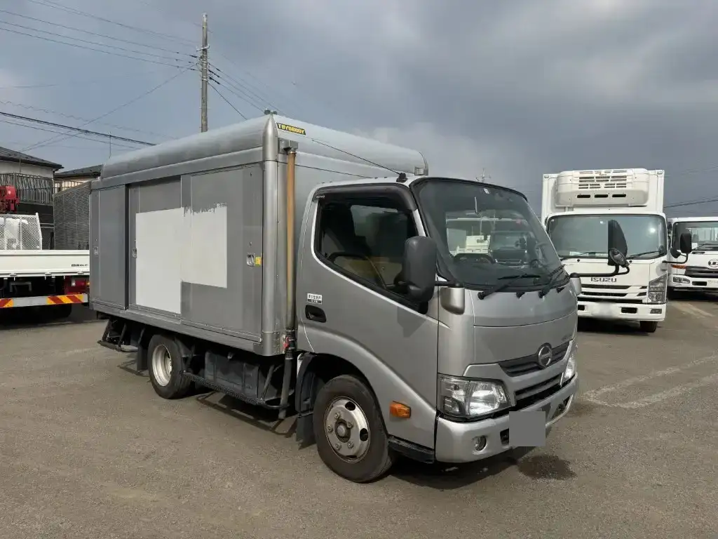 日野 デュトロ 小型 アルミバン ボトルカー サイドドアの中古トラック画像2