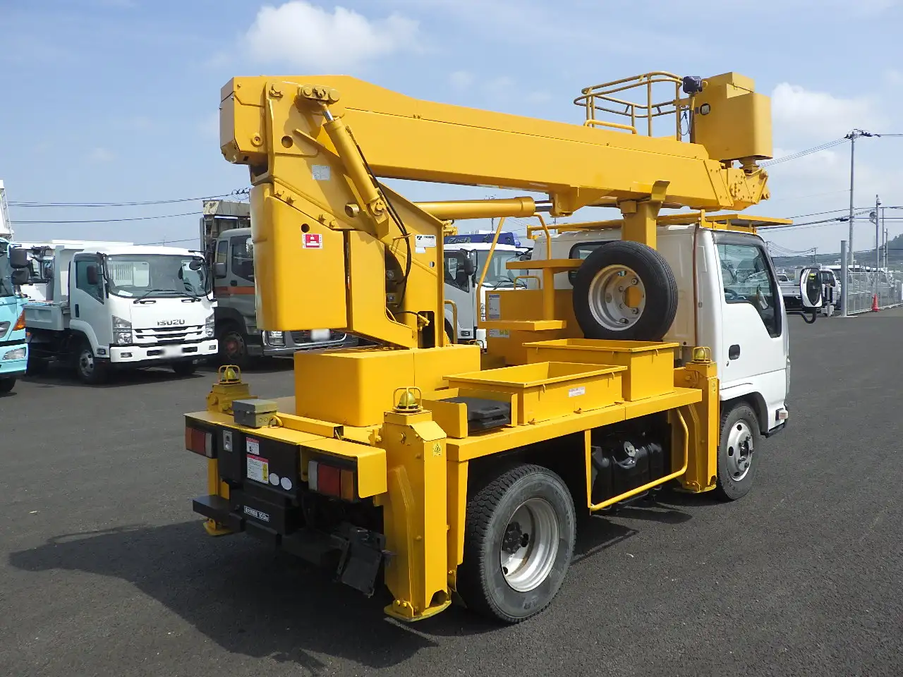 いすゞ エルフ 小型 高所・建柱車 高所作業車 BKG-NKR85Nの中古トラック画像3