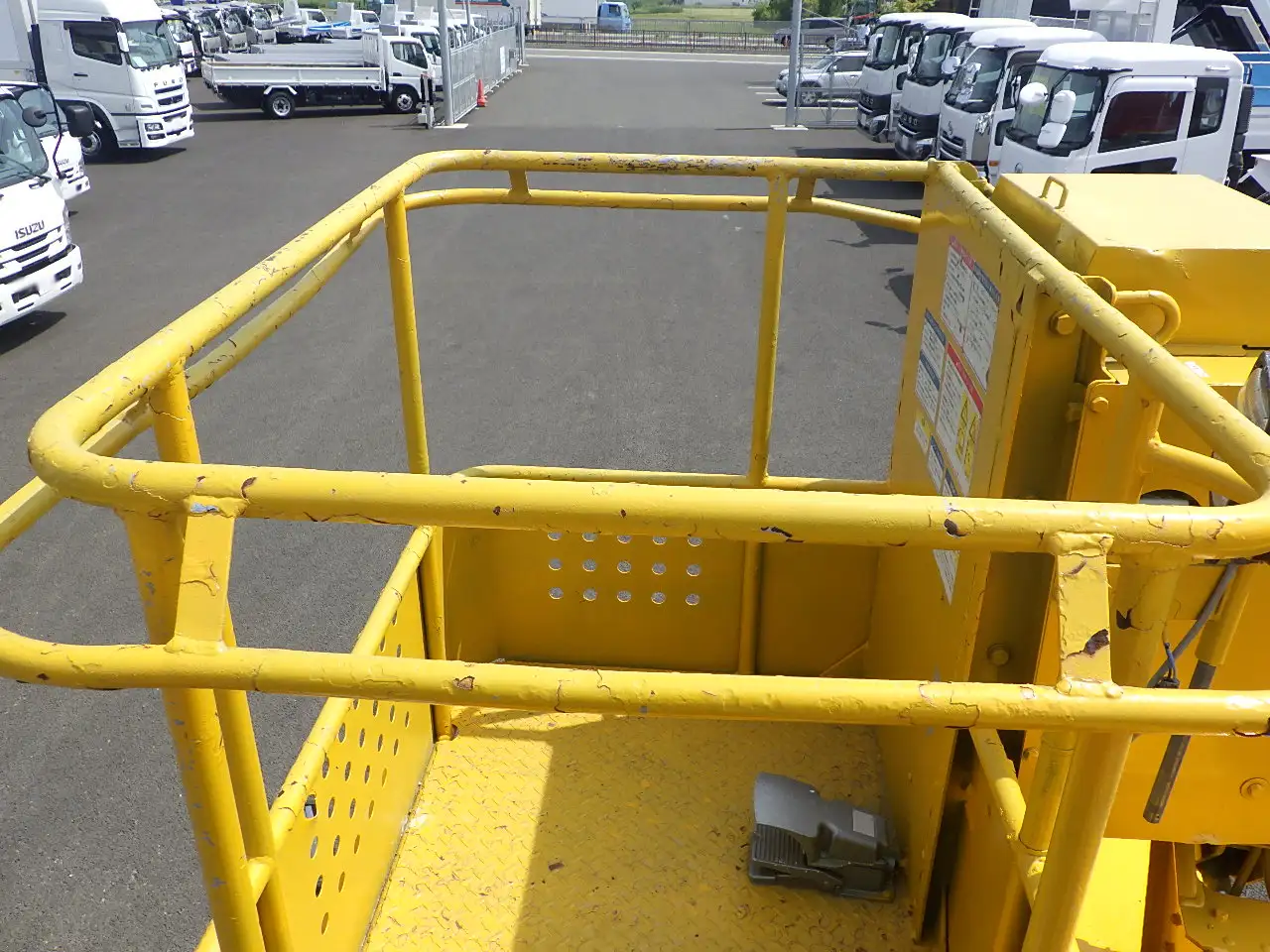 いすゞ エルフ 小型 高所・建柱車 高所作業車 BKG-NKR85Nの中古トラック画像9