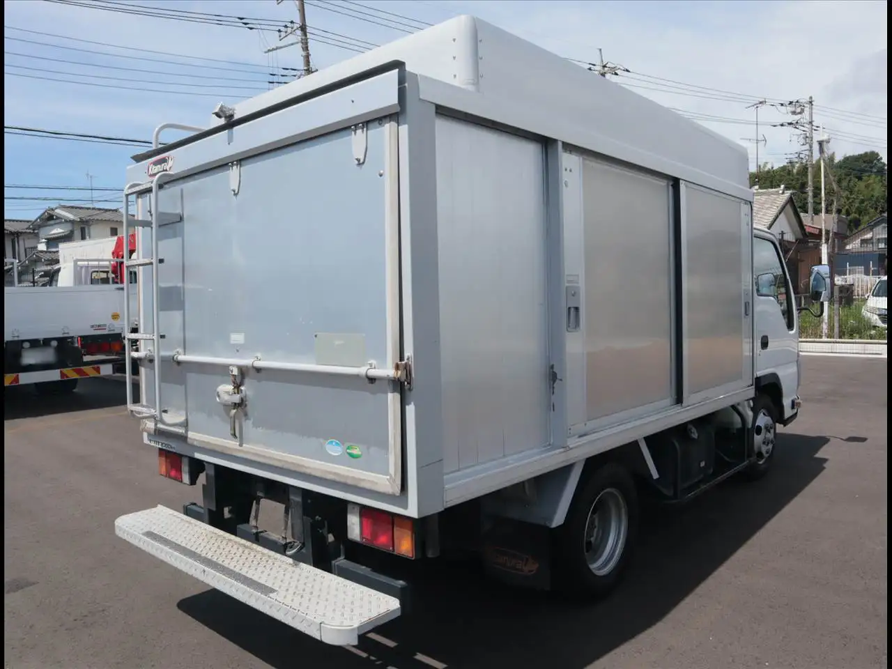 いすゞ エルフ 小型 アルミバン ボトルカー サイドドアの中古トラック画像3