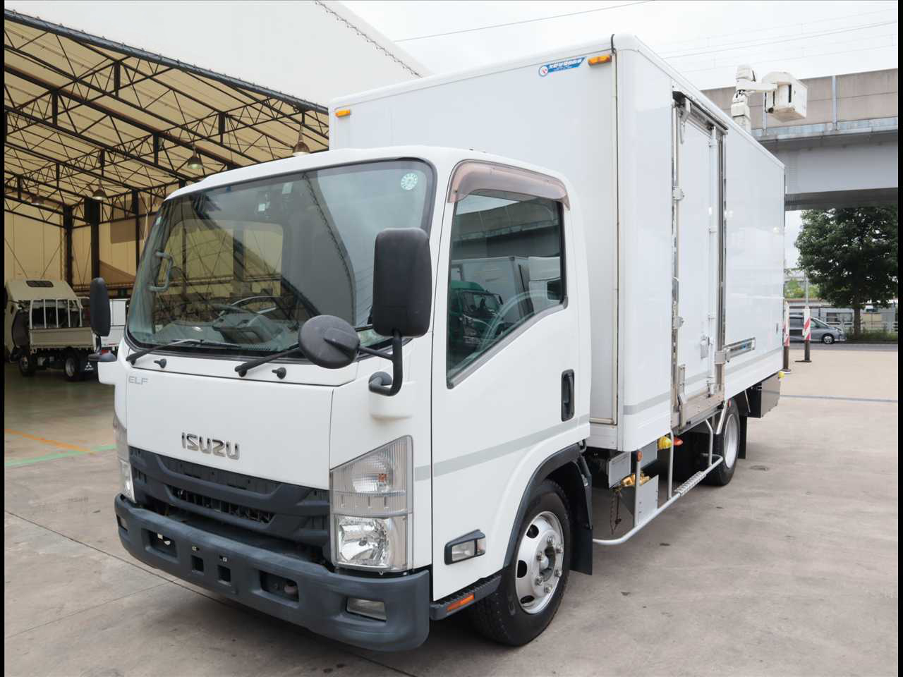 いすゞ エルフ 小型 冷凍冷蔵 中温 床アルミ の中古トラック【車両No.178656】