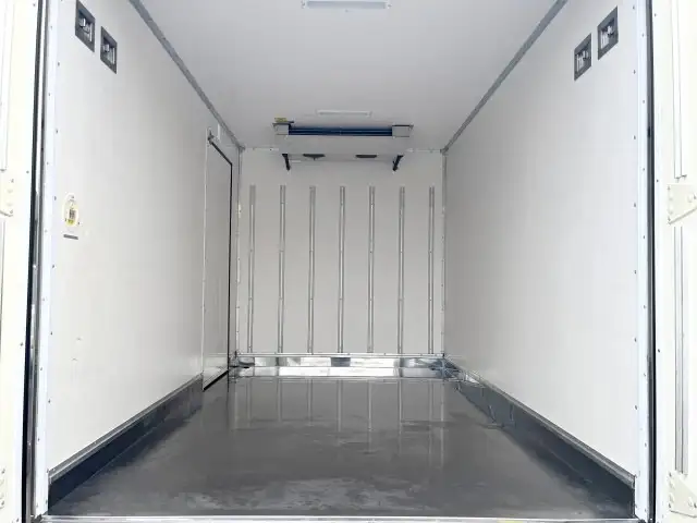 日野 デュトロ 小型 冷凍冷蔵 中温 床ステンの中古トラック画像6