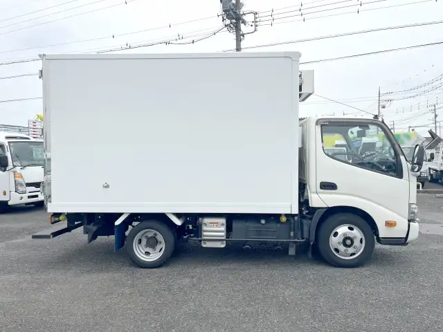 日野 デュトロ 小型 冷凍冷蔵 中温 床ステンの中古トラック画像3