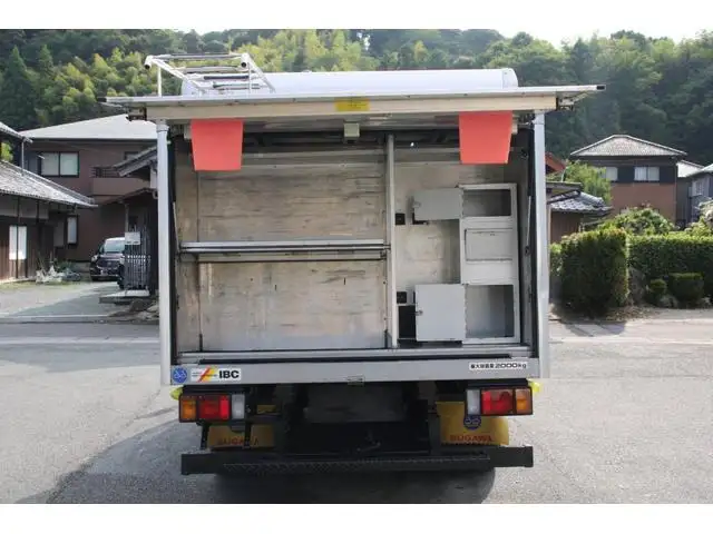 いすゞ エルフ 小型 アルミバン ボトルカー サイドドアの中古トラック画像4