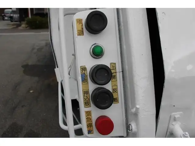 いすゞ フォワード 中型/増トン パッカー車 プレス式 ベッドの中古トラック画像9