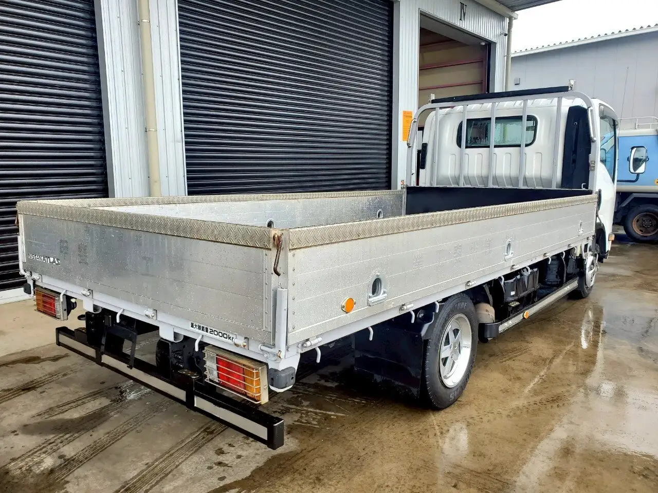 日産 アトラス 小型 平ボディ アルミブロック BKG-ANR85ARの中古トラック画像4
