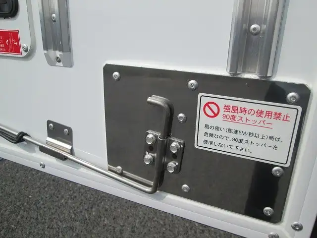三菱 キャンター 小型 冷凍冷蔵 低温 床ステンの中古トラック画像9