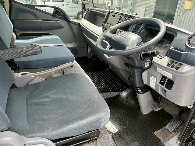 三菱 キャンター 小型 ウイング TKG-FEB90 H28の中古トラック画像11