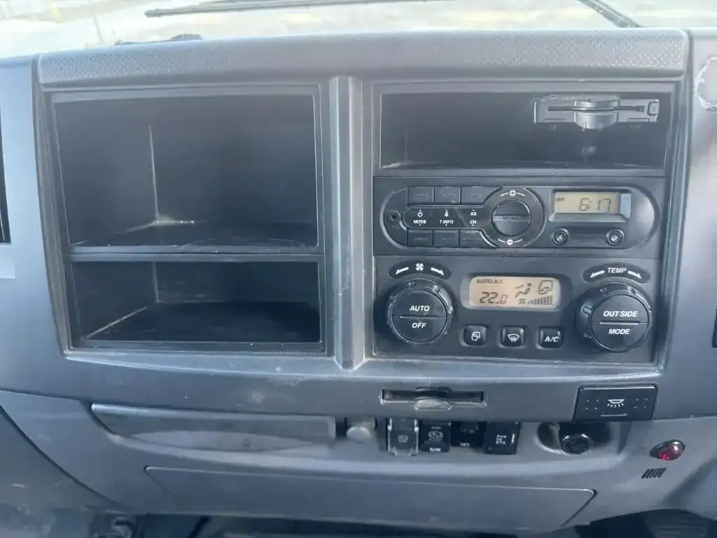 いすゞ フォワード 中型/増トン クレーン付 床鉄板 4段の中古トラック画像12