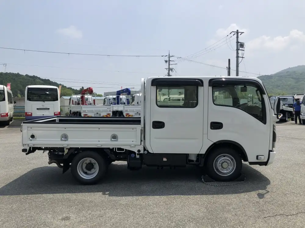 いすゞ エルフ 小型 平ボディ Wキャブ 2TG-NJR88AFの中古トラック画像3