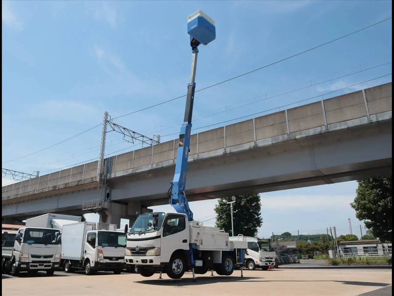 日野 デュトロ 小型 高所・建柱車 高所作業車 電工仕様の中古トラック画像5