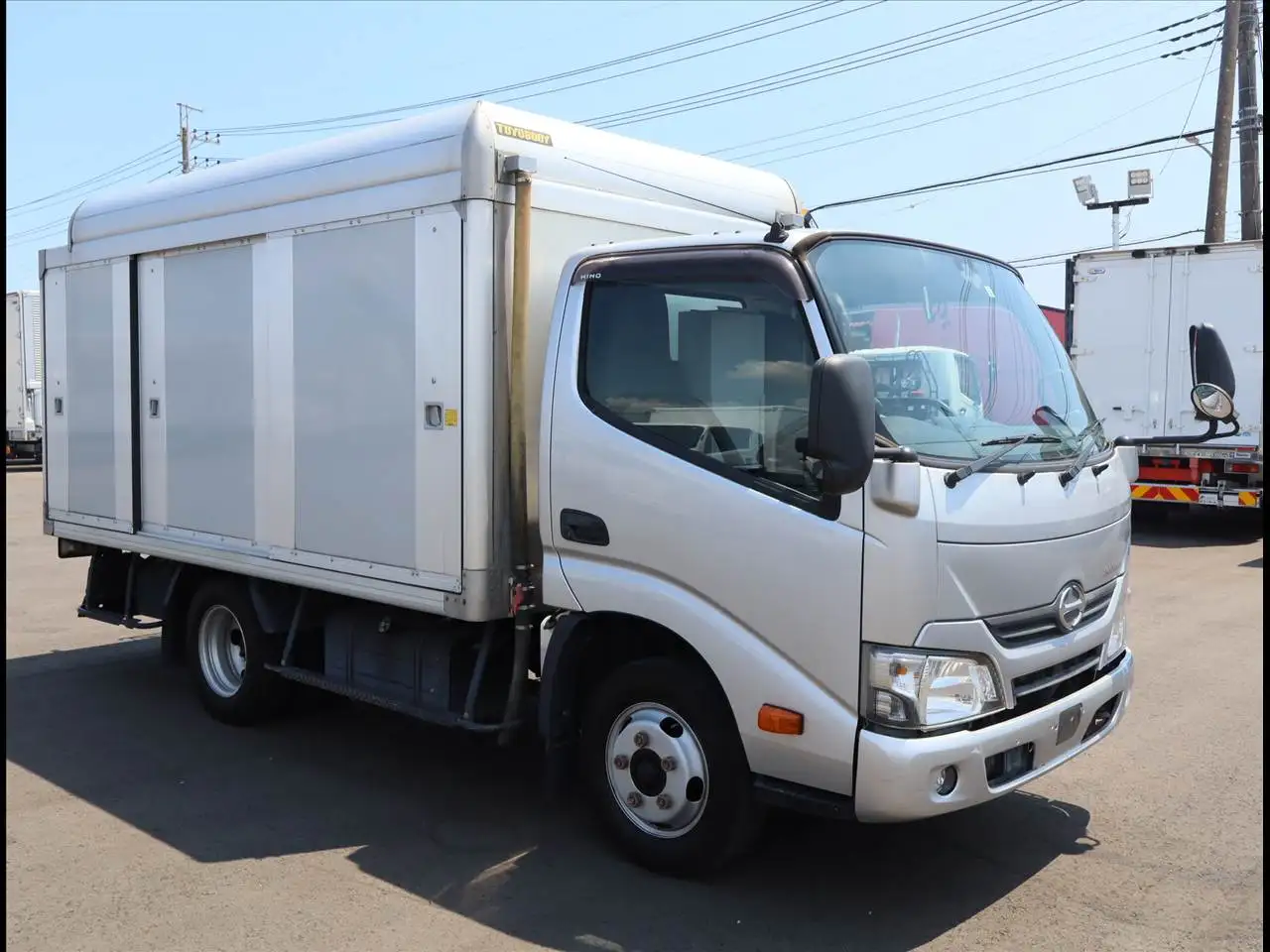 日野 デュトロ 小型 アルミバン ボトルカー サイドドアの中古トラック画像2