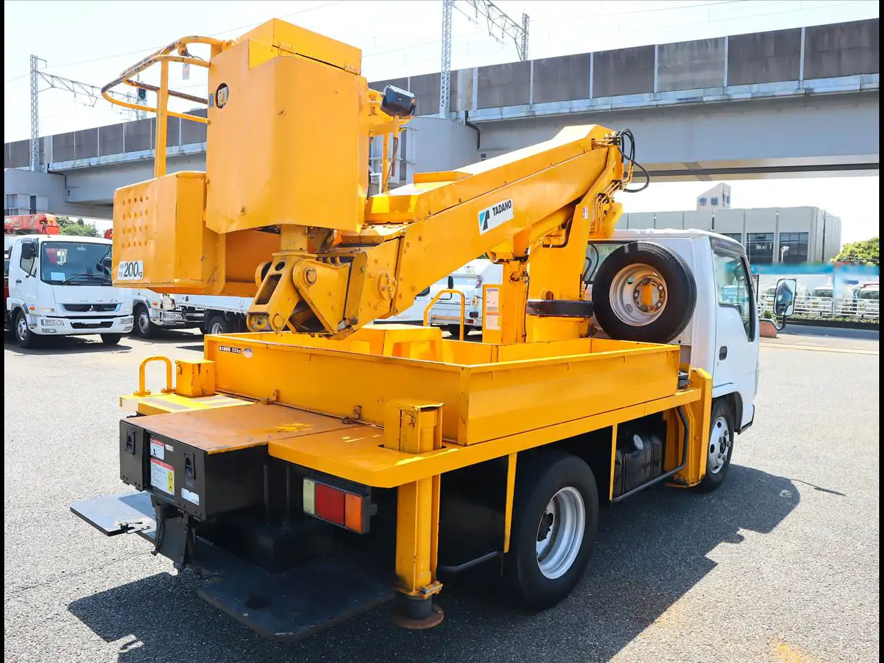 いすゞ エルフ 小型 高所・建柱車 高所作業車 BDG-NKR85Nの中古トラック画像3