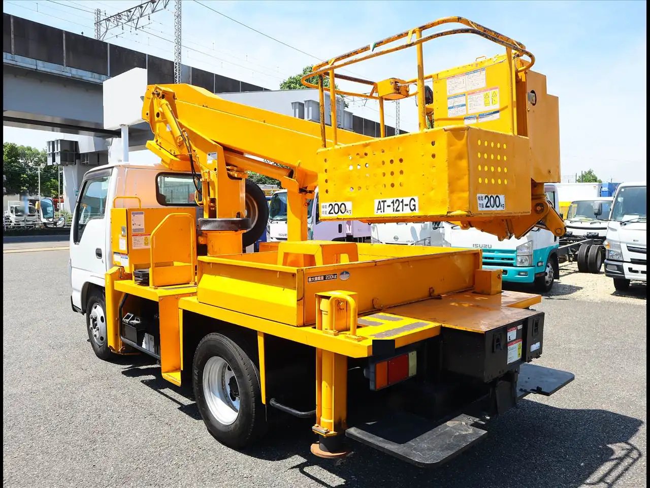 いすゞ エルフ 小型 高所・建柱車 高所作業車 BDG-NKR85Nの中古トラック画像4