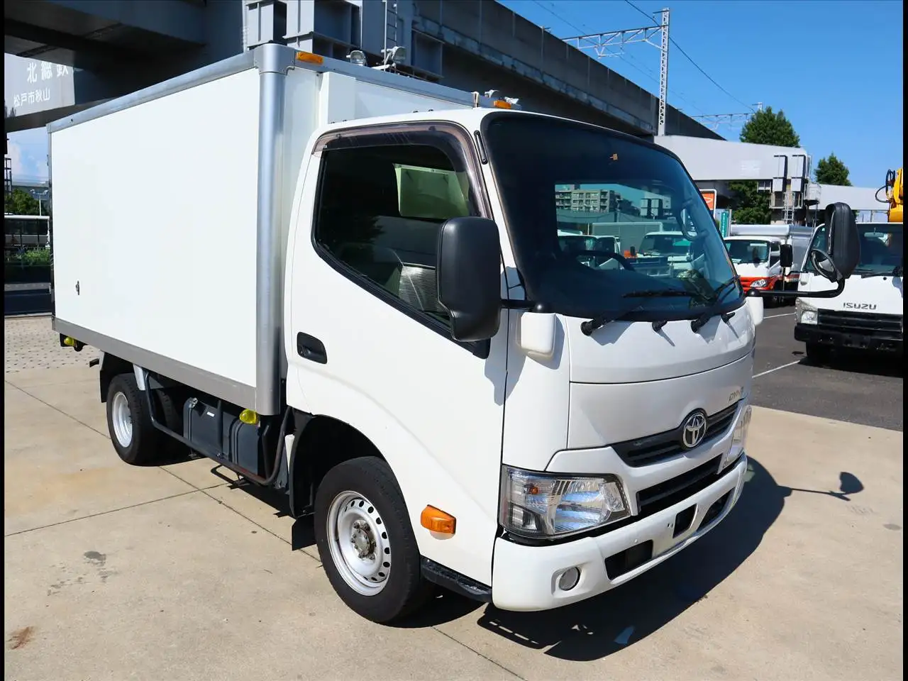 トヨタ ダイナ 小型 冷凍冷蔵 中温 床ステンの中古トラック画像2