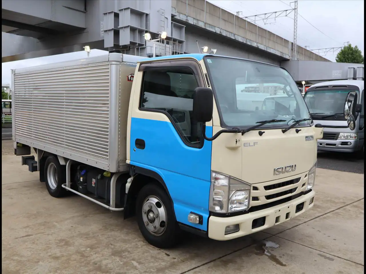いすゞ エルフ 小型 アルミバン パワーゲート 2RG-NJR88ANの中古トラック画像2