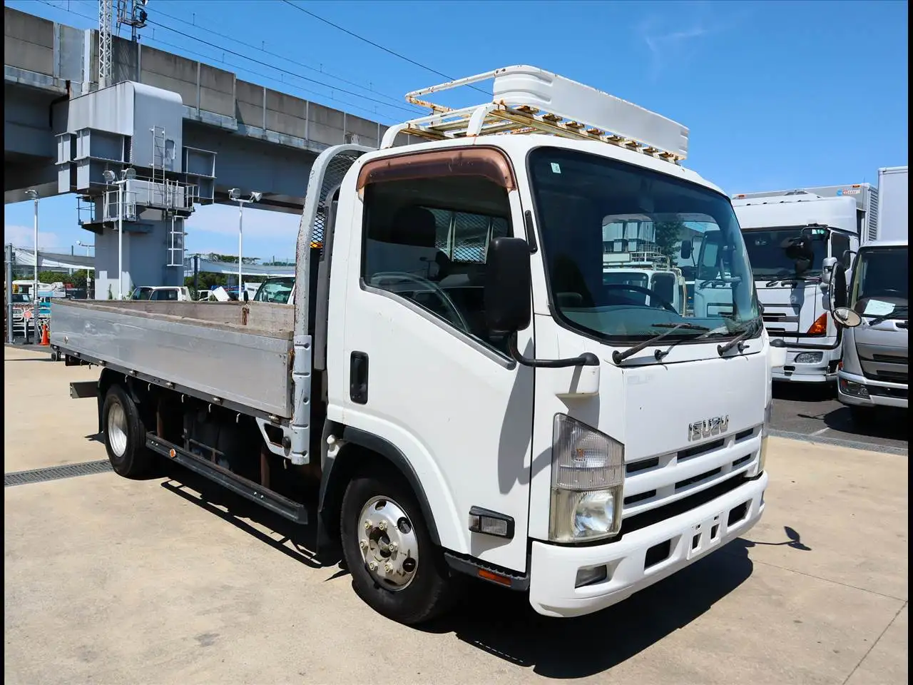 いすゞ エルフ 小型 平ボディ 床鉄板 アルミブロックの中古トラック画像2