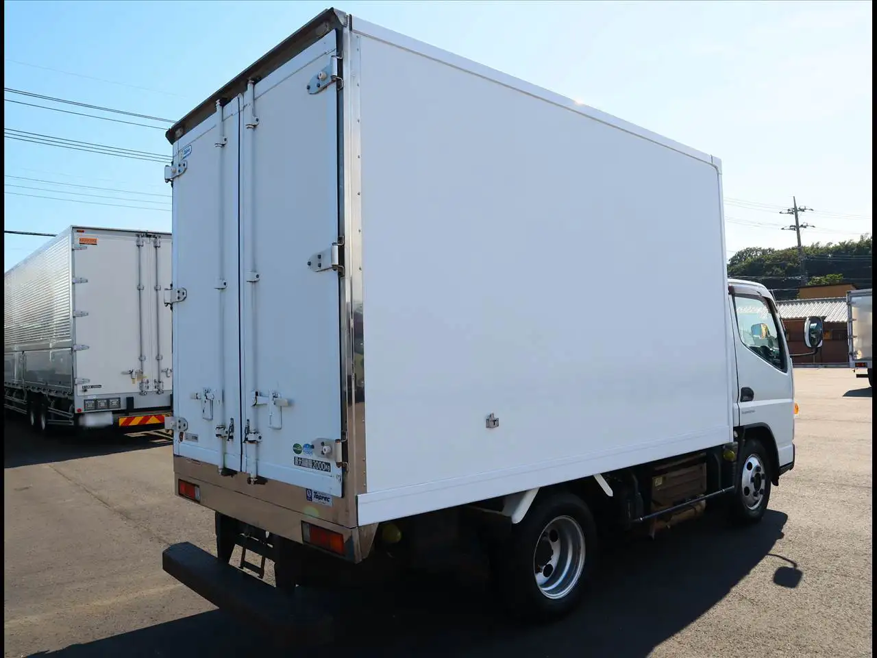 三菱 キャンター 小型 冷凍冷蔵 中温 床ステンの中古トラック画像3