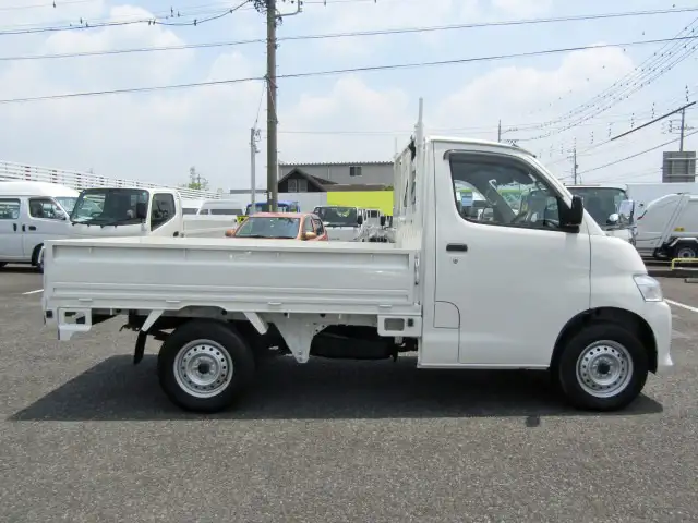 トヨタ タウンエース 小型 平ボディ 5BF-S413U R4の中古トラック画像3