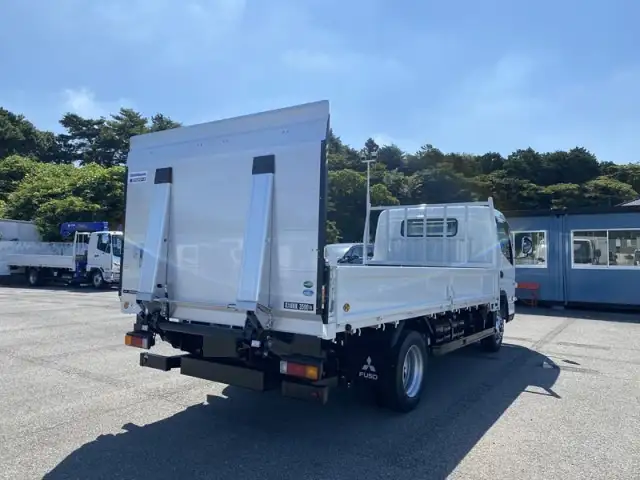 三菱 キャンター 小型 平ボディ パワーゲート 2PG-FEB80の中古トラック画像3