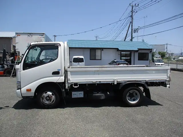 日野 デュトロ 小型 平ボディ 2RG-XZC605M R4の中古トラック画像3